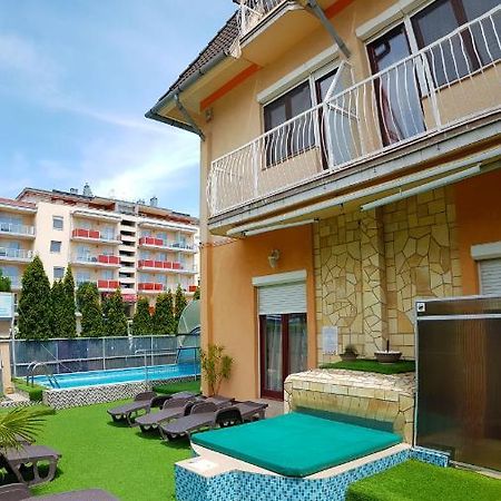 Napsugar Apartmanhaz Siófok Exteriér fotografie